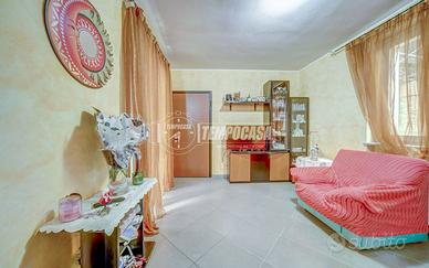 QUATTRO LOCALI CON DOPPI SERVIZI RISTRUTTURATO IN