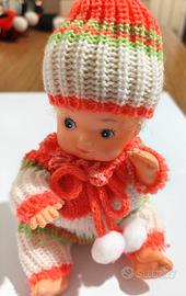 Mini Bambola Kewpie vintage, vestiti all’uncinetto