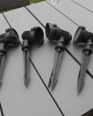 4 faretti led giardino a picchetto.pari nuovo