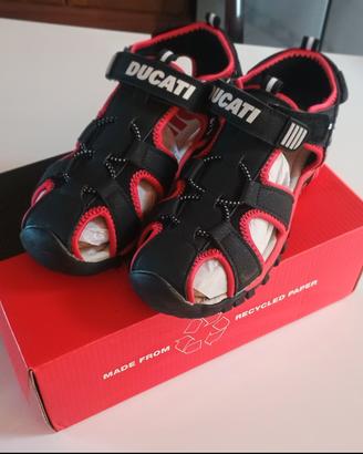 sandali neri e rossi con lacci elastici Ducati 