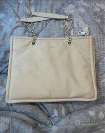 Borsa beige Carpisa con catena