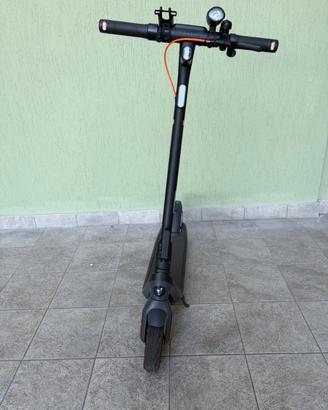 Monopattino elettrico Segway Ninebot E2 Pro