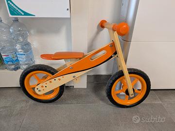 bicicletta in legno senza pedali 