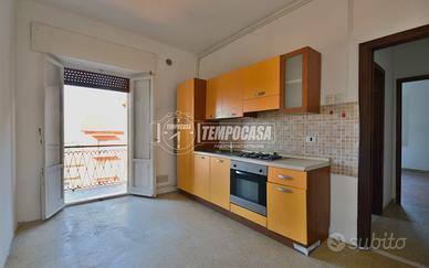 Appartamento con garage da ristrutturare