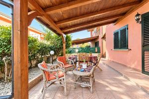 VILLA A SCHIERA A MENDICINO