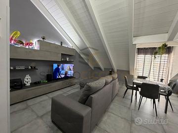 Graziosa Mansarda In Condominio