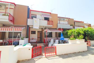 VILLA A SCHIERA A CAMPOMARINO