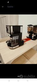 macchina caffe con cappucinatore monta latte