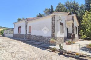 VILLA SINGOLA A PIANA DEGLI ALBANESI