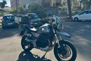 Moto Guzzi V85TT 2020 - cerchi tubeless