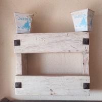 mensolina con vasetti e piantine