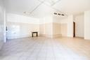 locale-commerciale-con-cortile-privato