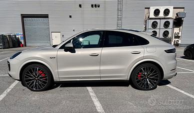 Porsche cayenne coupè hybrid 2023