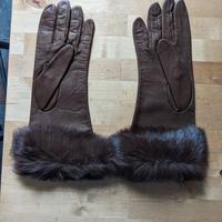 Guanti in pelle marrone con bordo alto di pelo