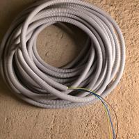 Matassa tubo corrugato elettrico infilato fili