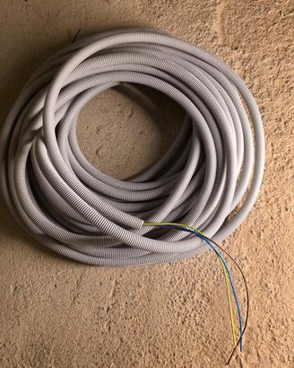 Matassa tubo corrugato elettrico infilato fili