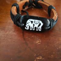 bracciale di cuoio anni 80 con elefante osso