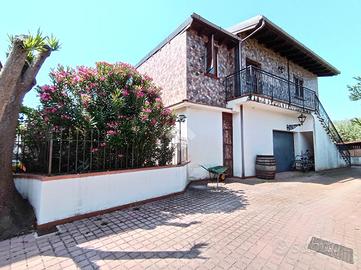 PORZIONE DI BIFAMILIARE A PALERMO