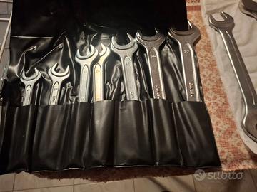 austuccio 7 chiavi inglesi piu due extra