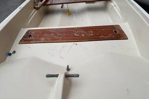 Boston whaler 13
