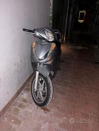 Moto 300