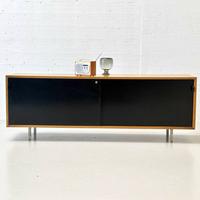Credenza in legno di noce Knoll International
