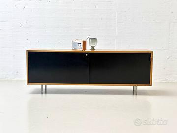 Credenza in legno di noce Knoll International