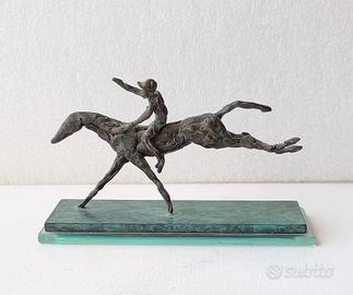 Bronzetto "la vittoria"