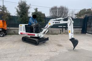 E129 Mini escavatore 14 q