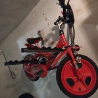 Bicicletta, sci, scarponi e monopattini bimbi