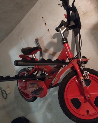 Bicicletta, sci, scarponi e monopattini bimbi