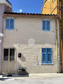 CASA SEMINDIPENDENTE A FANO