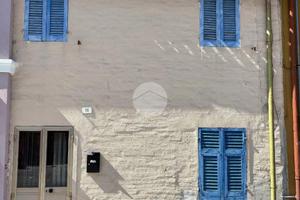 CASA SEMINDIPENDENTE A FANO
