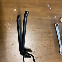 Supporto pedana posteriore sinistra aprilia af1