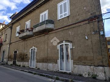 2 LOCALI A SANTA MARIA A VICO