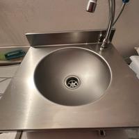 Lavamani a ginocchio