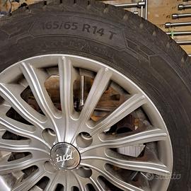 Pneumatici invernali 165/65 r14 con cerchi