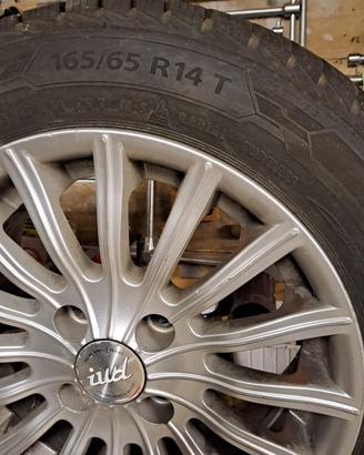 Pneumatici invernali 165/65 r14 con cerchi
