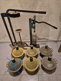 2 tappatrici + 5 damigiane con cestello