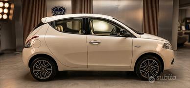 Lancia Ypsilon 1.0 FireFly 5 porte S&S Hybrid Oro