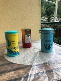 Set di tre barattoli in latta