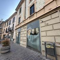 NEGOZIO A BRONI