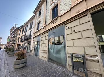 NEGOZIO A BRONI
