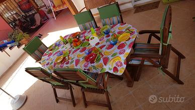 Elegante tavolo in vero legno con 8 poltroncine!