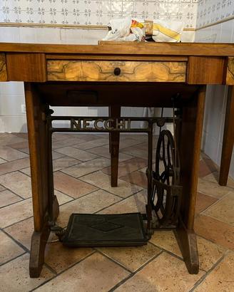 Macchina da cucire Necchi