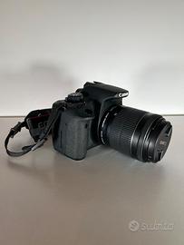 Fotocamera Canon EOS 700D + obiettivo Canon 18-55