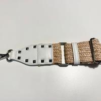 Tracolla Desigual bianca e beige con borchie