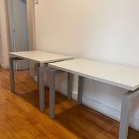 Due scrivanie da ufficio