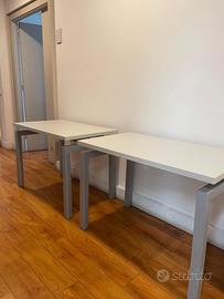 Due scrivanie da ufficio