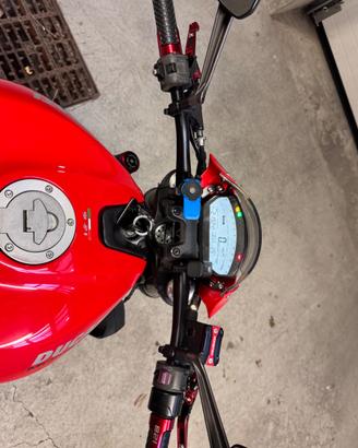 Monster 821